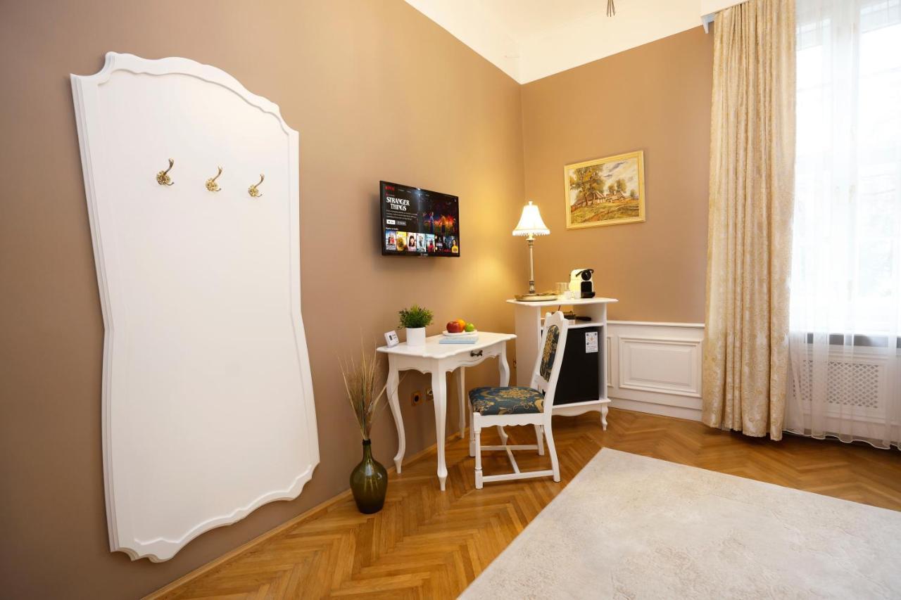 Villabaroque_Eger Bagian luar foto